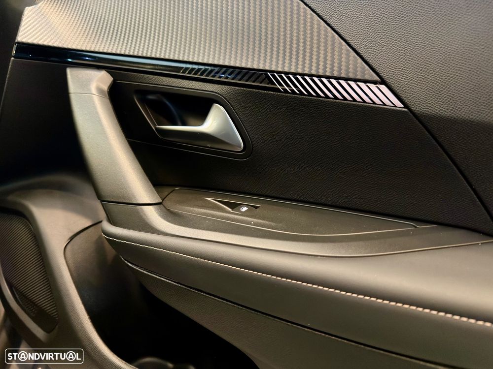 Peugeot e-2008 Allure - 18