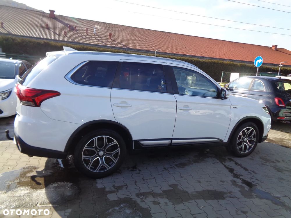 Mitsubishi Outlander 2.0 2WD Diamant Edition - 10