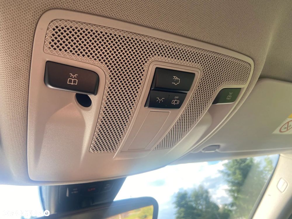 Mercedes-Benz CLA 180 7G-DCT - 19
