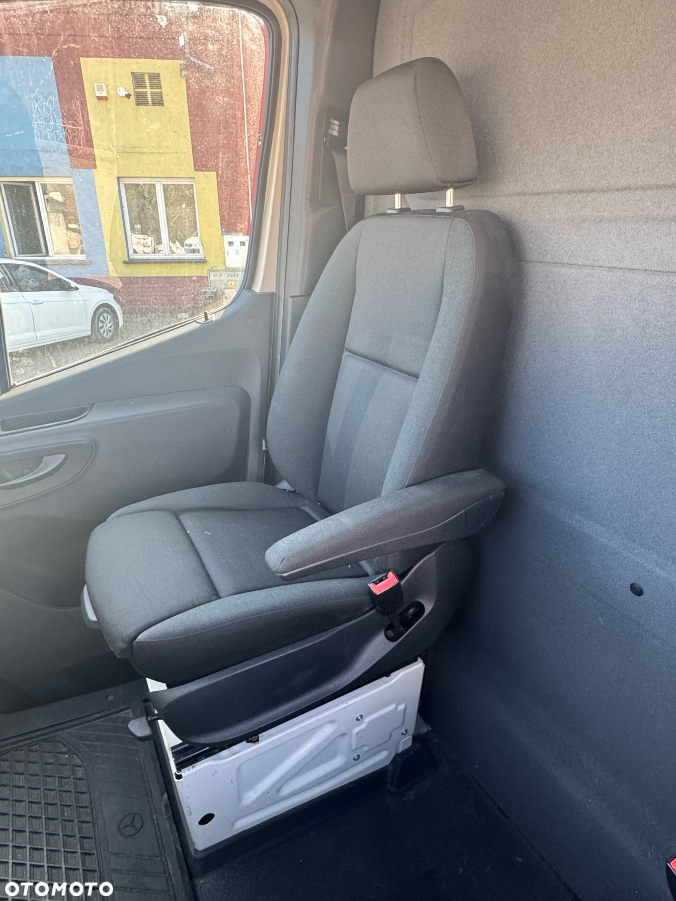 Mercedes-Benz Sprinter - 11