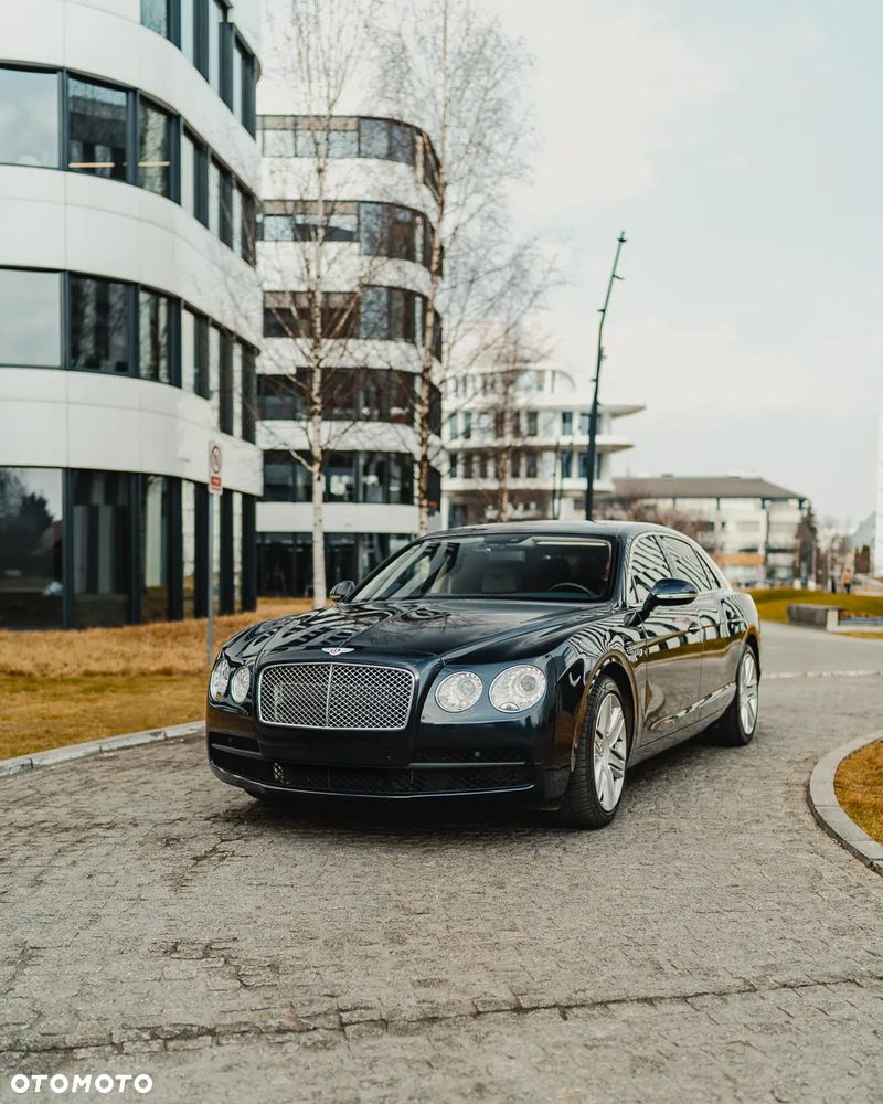 Bentley Flying Spur V8 - 8