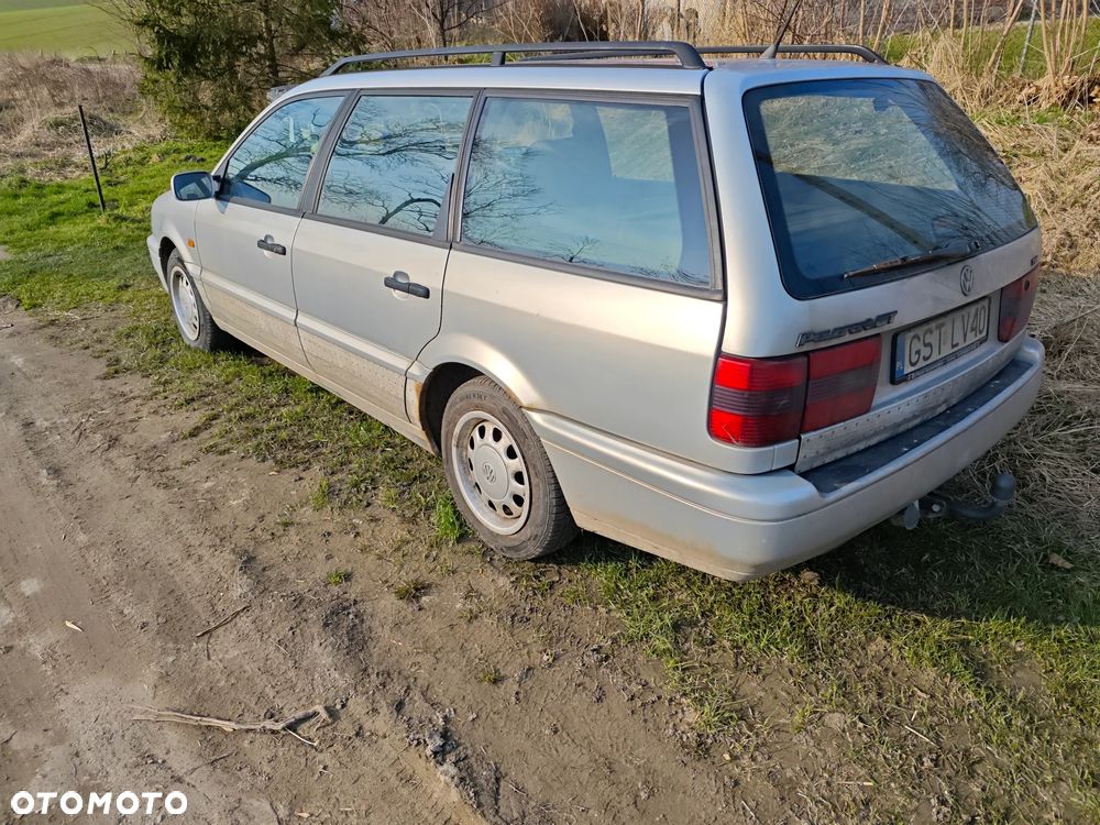 Volkswagen Passat 1.9 TDI Comfortline - 4