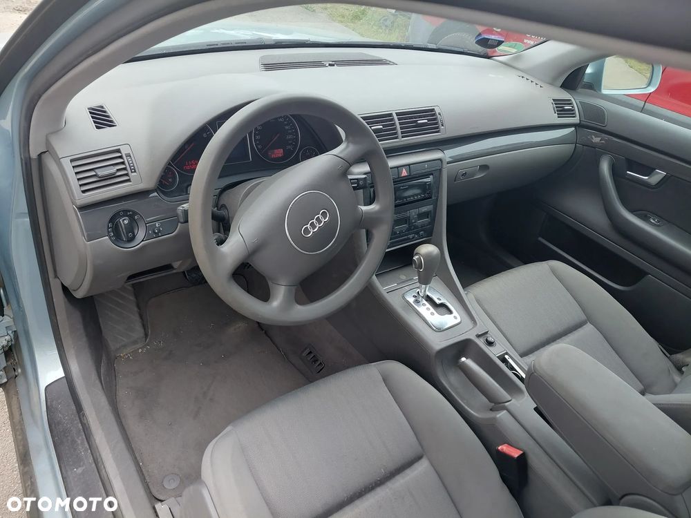 Audi A4 Limousine - 11