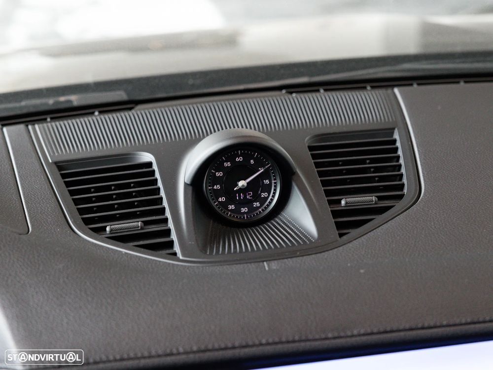 Porsche Panamera 4 E-Hybrid - 30