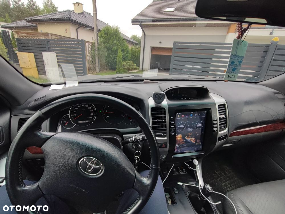 Toyota Land Cruiser - 2
