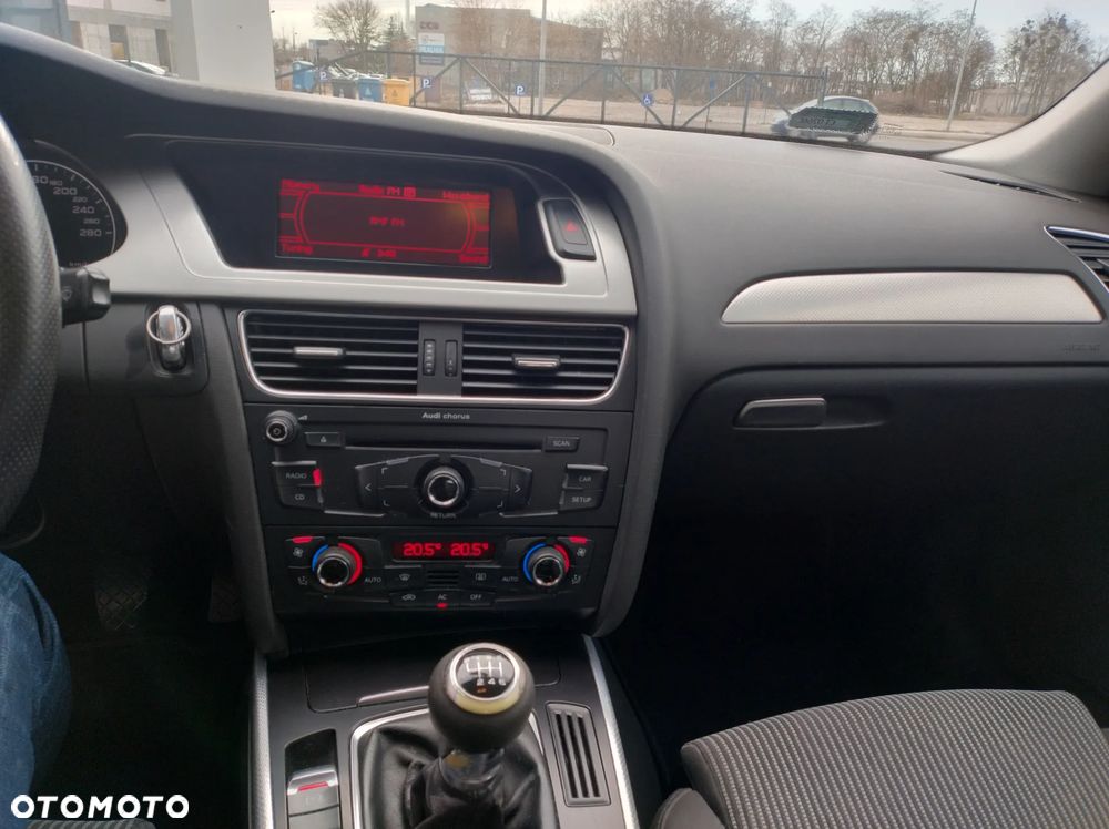 Audi A4 Limousine - 8
