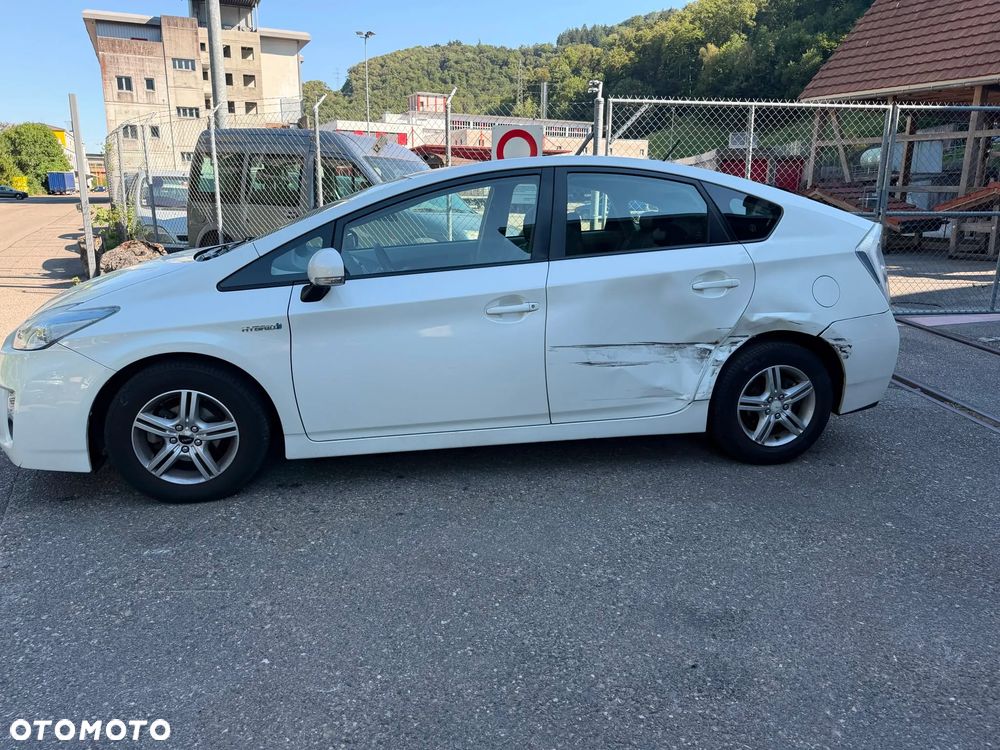 Toyota Prius 1.8 HSD Sol - 3