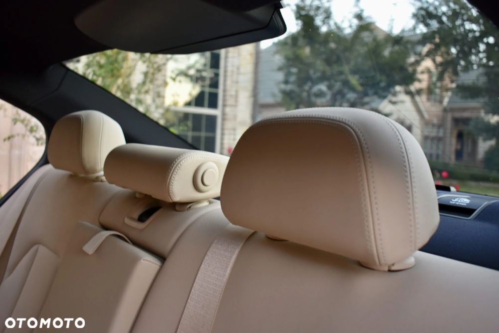 BMW Seria 3 330i - 26