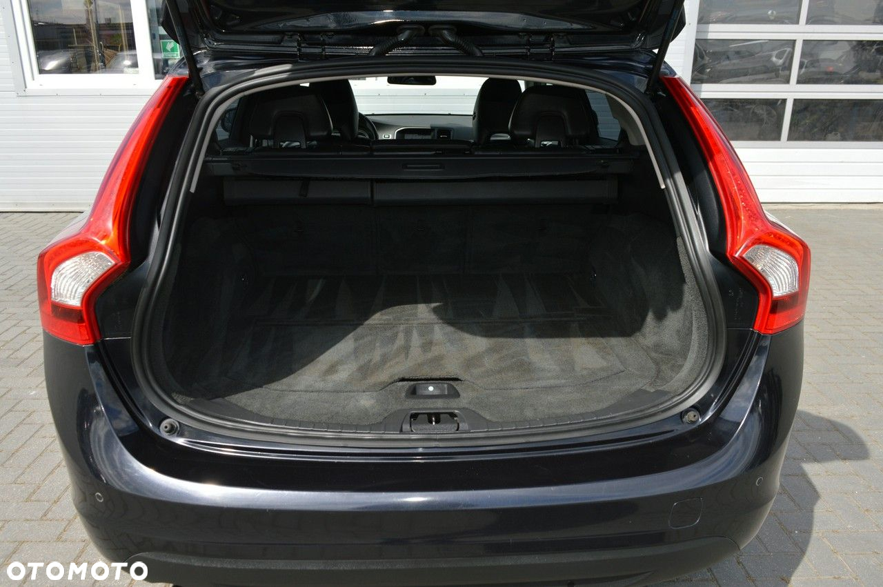 Volvo V60 D3 Momentum - 38