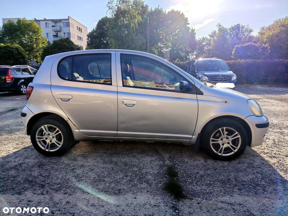 Toyota Yaris 1.0 Base - 4