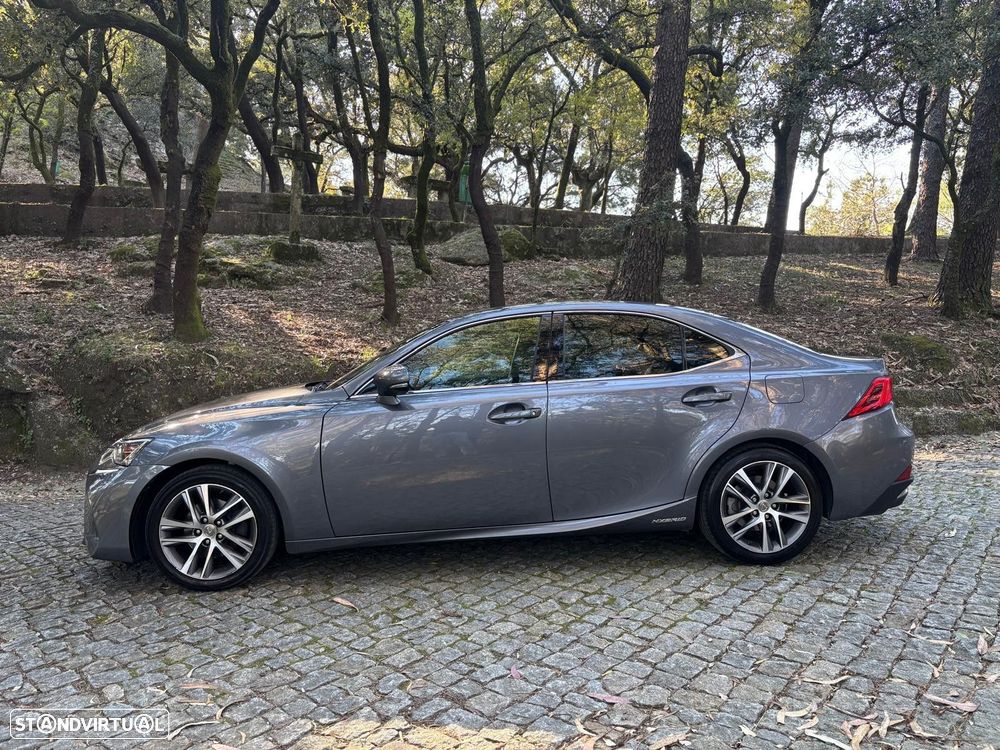 Lexus IS 300H - 4