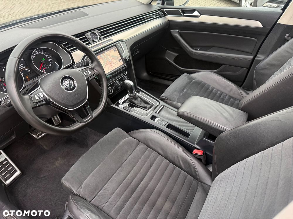 Volkswagen Passat 2.0 TDI SCR 4Motion DDG Highline - 3