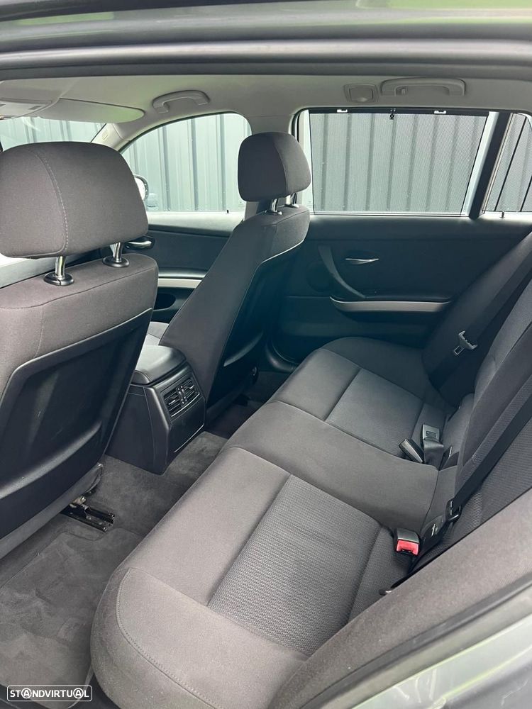 BMW 318 d Navigation Sport - 15