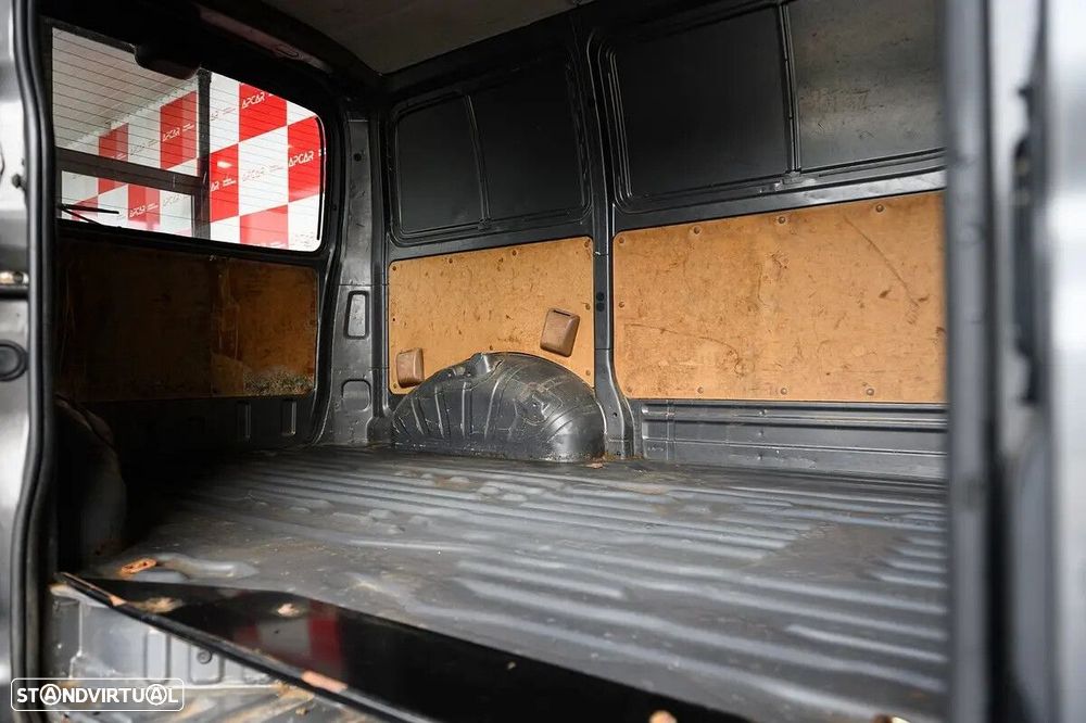 Toyota HiAce 2.4 D LXH12LG - 16