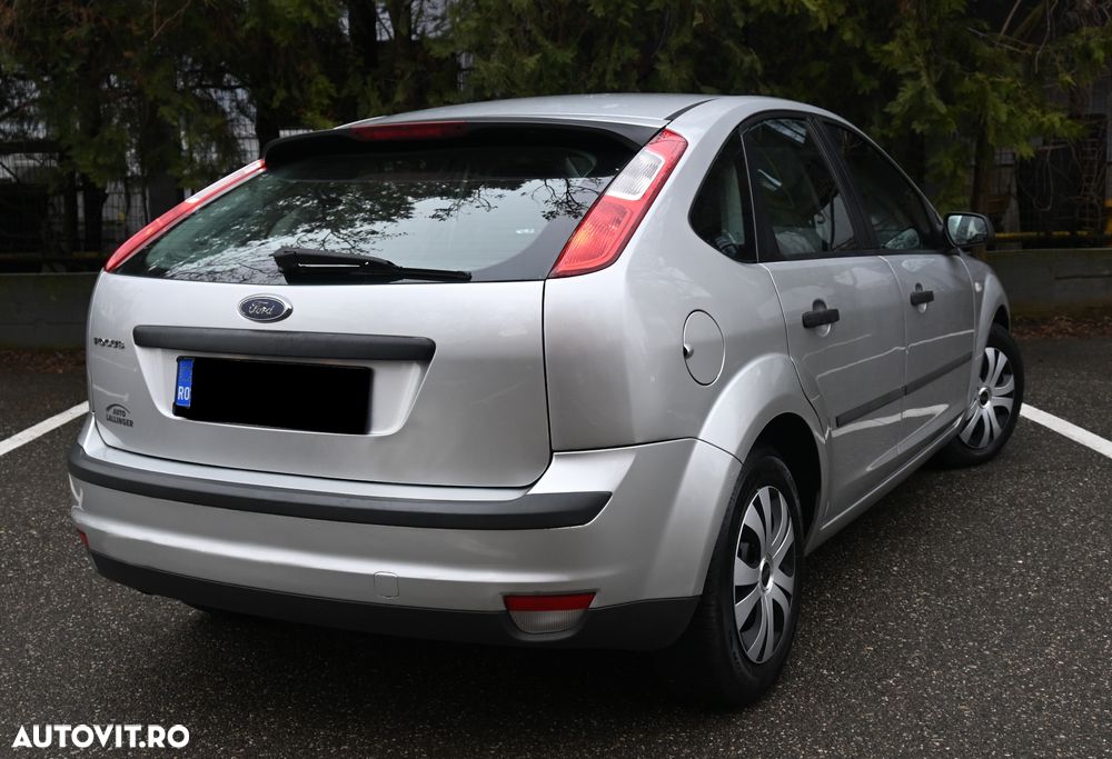Ford Focus 1.6i 16V Ghia - 4