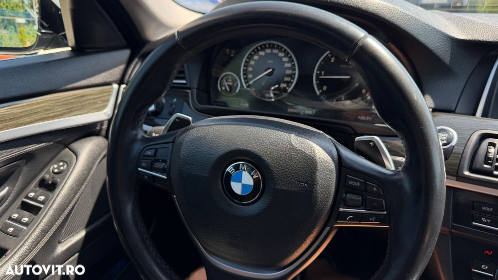 BMW Seria 5 520d xDrive AT - 30