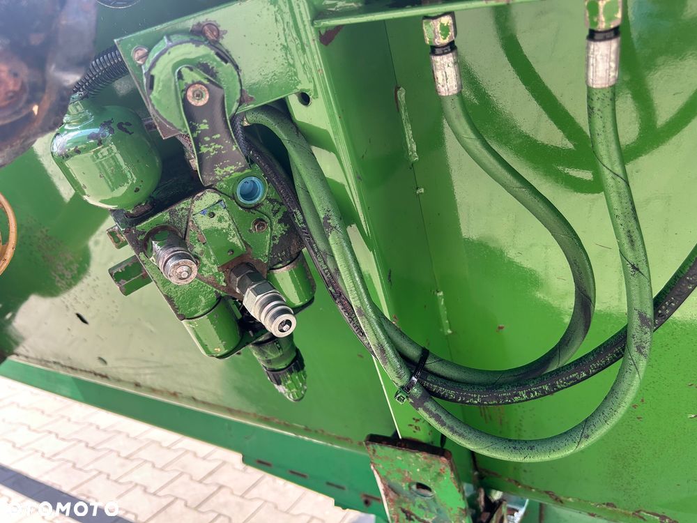 John Deere 818 - 8