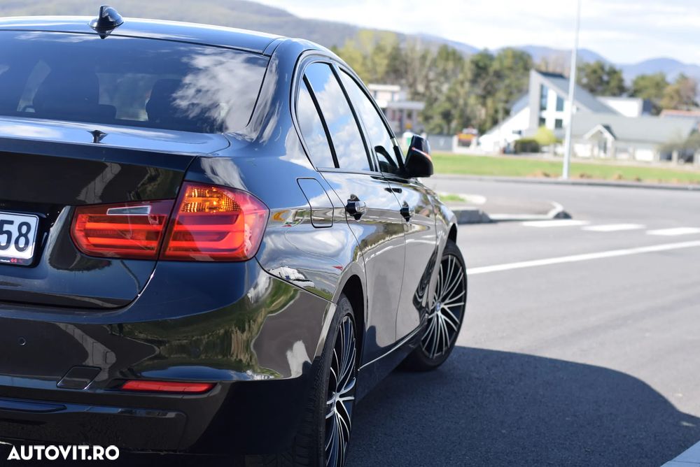 BMW Seria 3 320d Sport-Aut. - 30