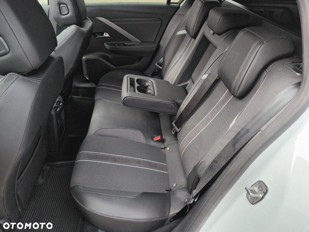 Opel Astra 1.2 T GS S&S - 10