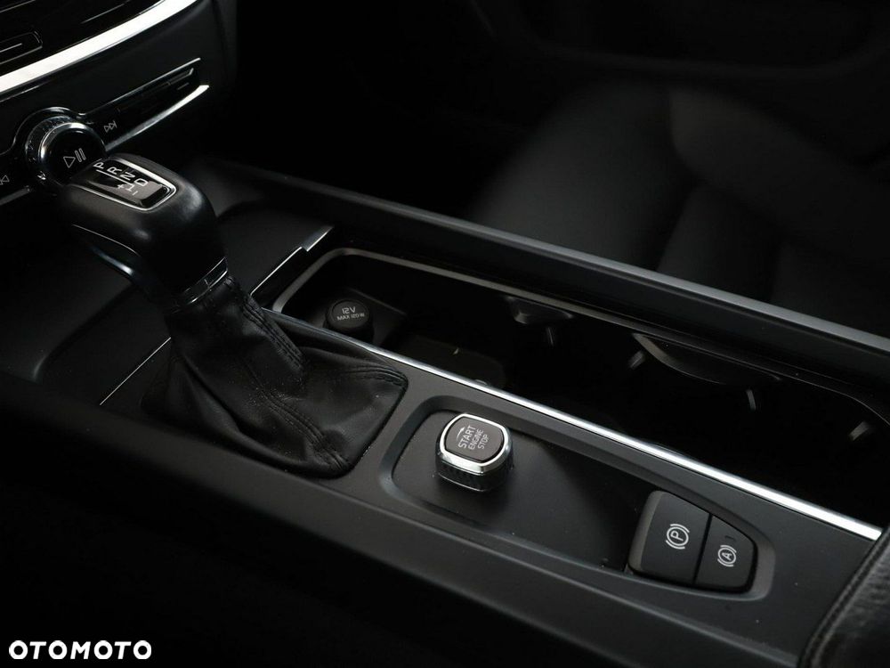 Volvo V60 D4 Momentum - 30