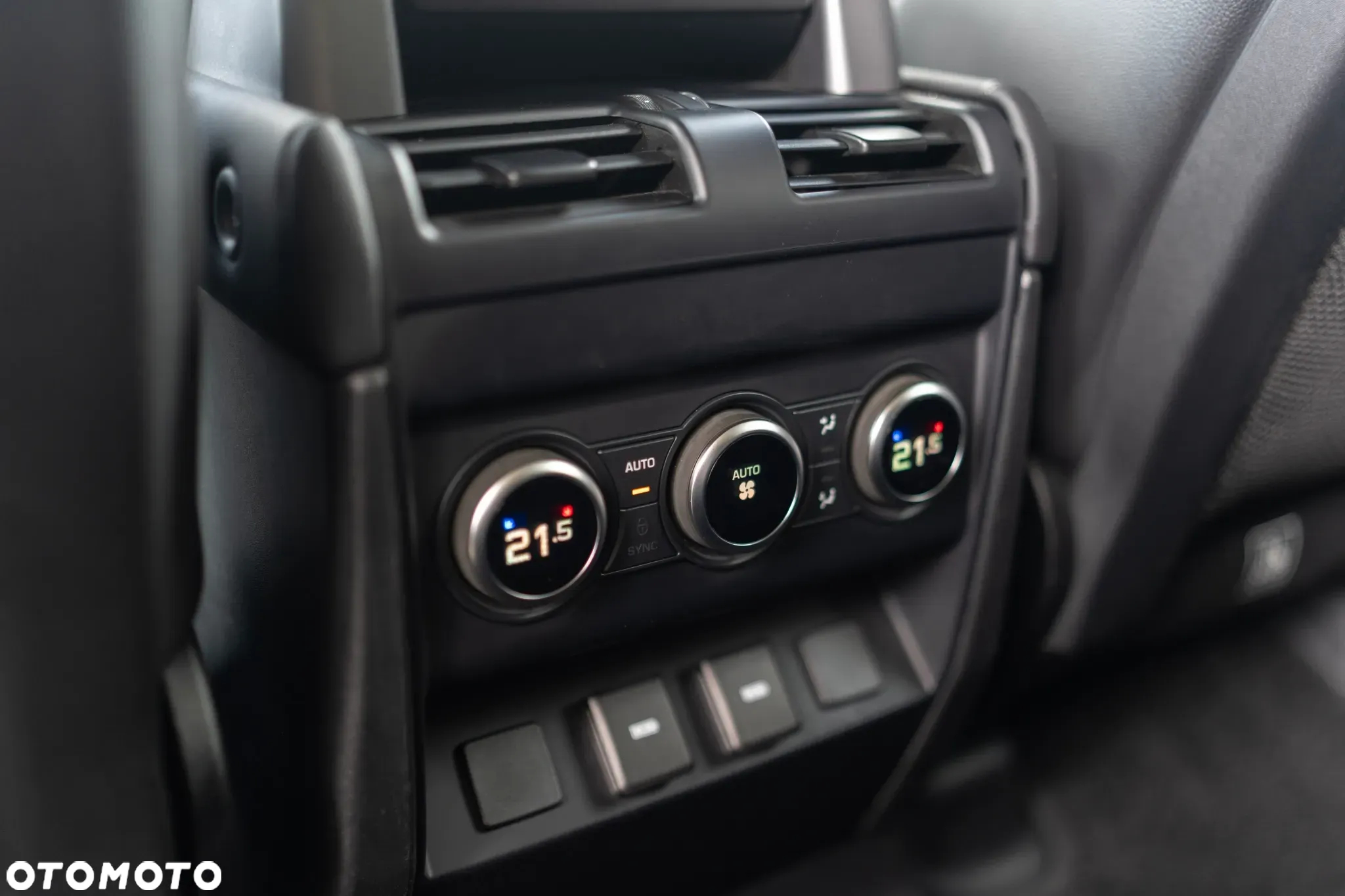 Land Rover Defender - 14