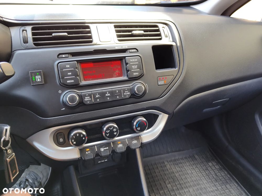 Kia Rio 1.2 M - 12