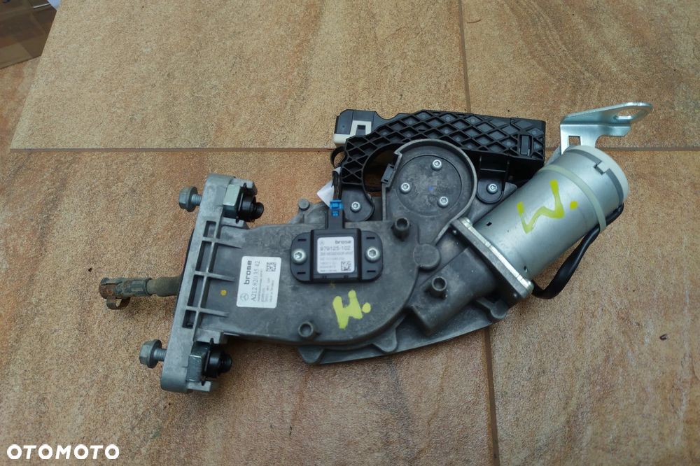 Mechanizm silniczek podnosnik modul elektrycznej klapy A2128203542 do Mercedes W212 KOMBI - 1