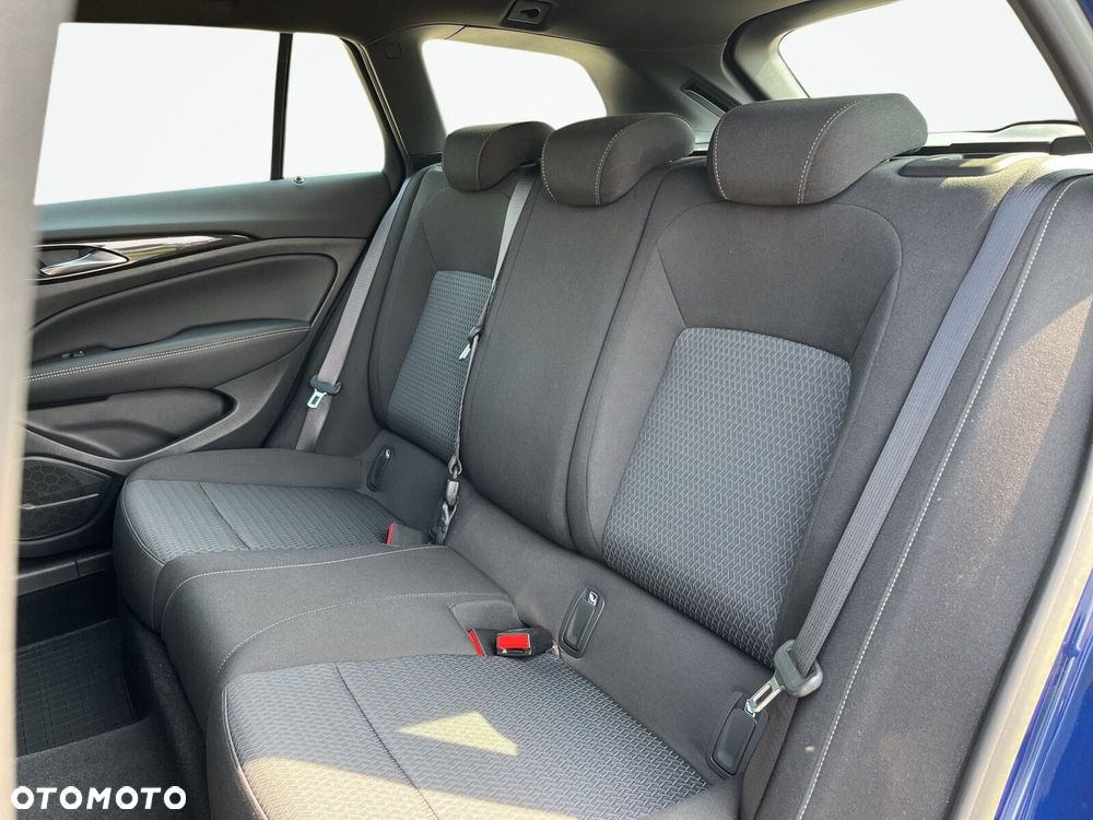 Opel Insignia - 12