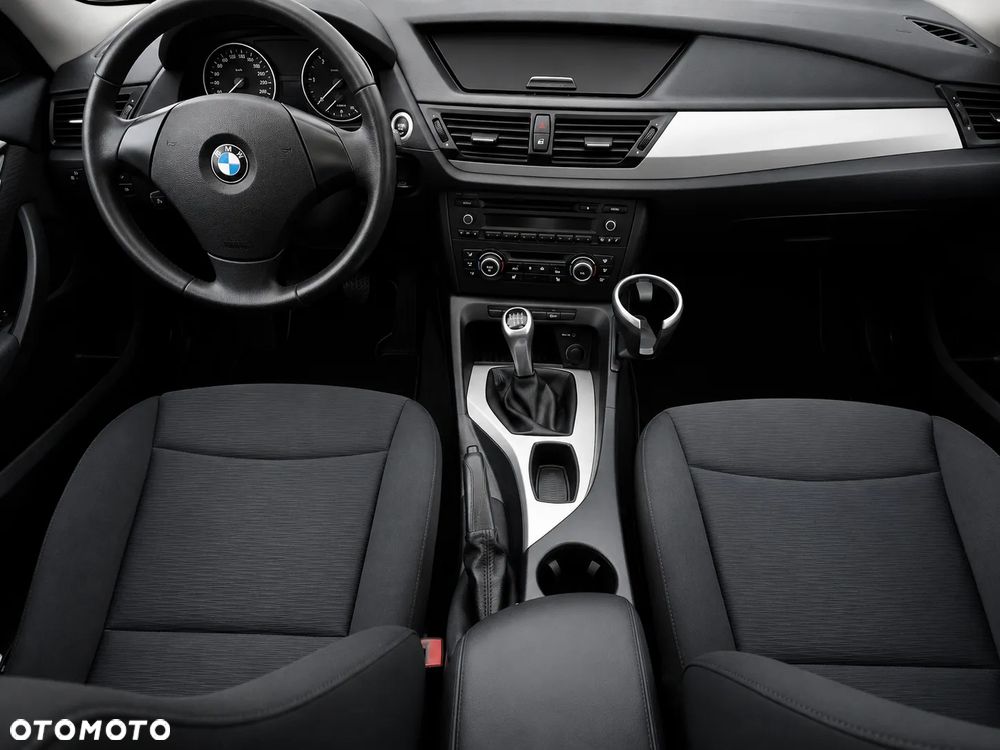 BMW X1 sDrive18d xLine - 29