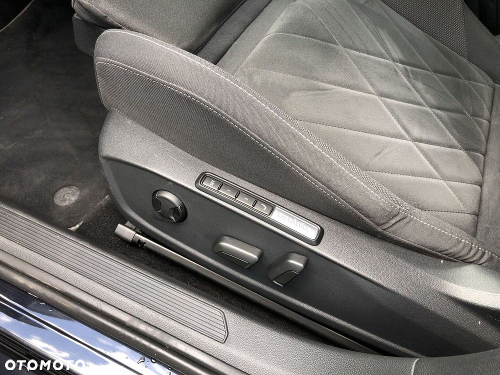 Volkswagen Golf - 10