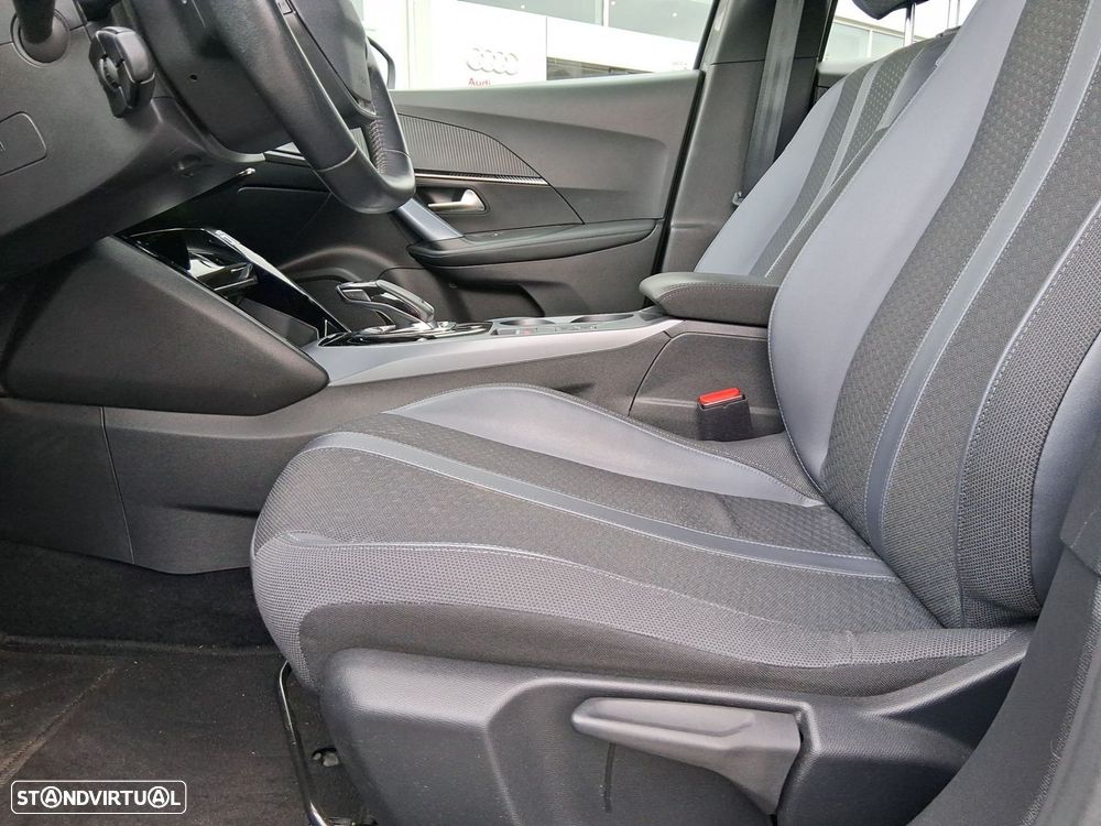 Peugeot 2008 1.2 PureTech Allure Pack EAT8 - 19