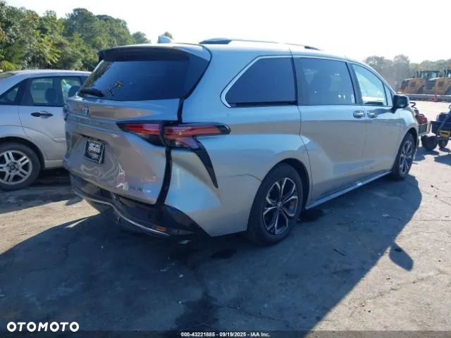 Toyota Sienna - 5