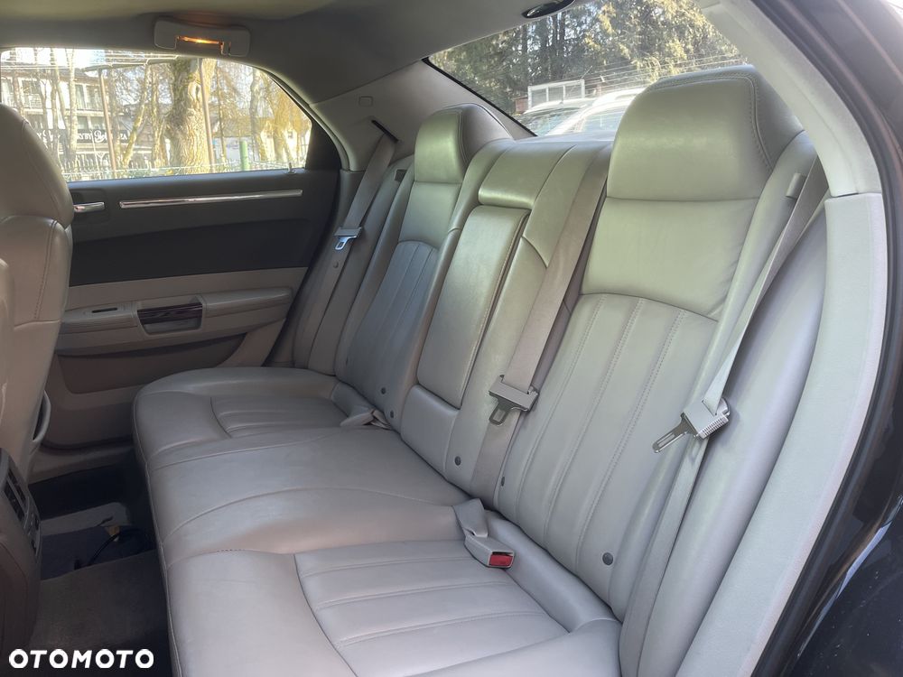 Chrysler 300C - 8