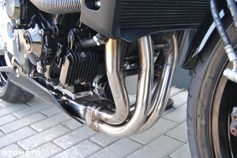 Suzuki GSR - 16