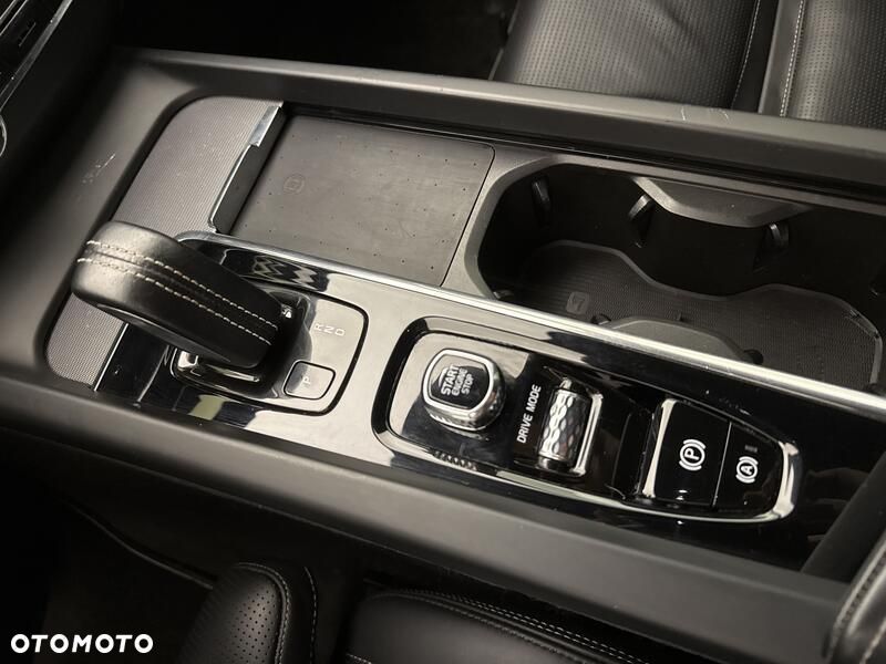 Volvo XC 60 B4 B R-Design - 16