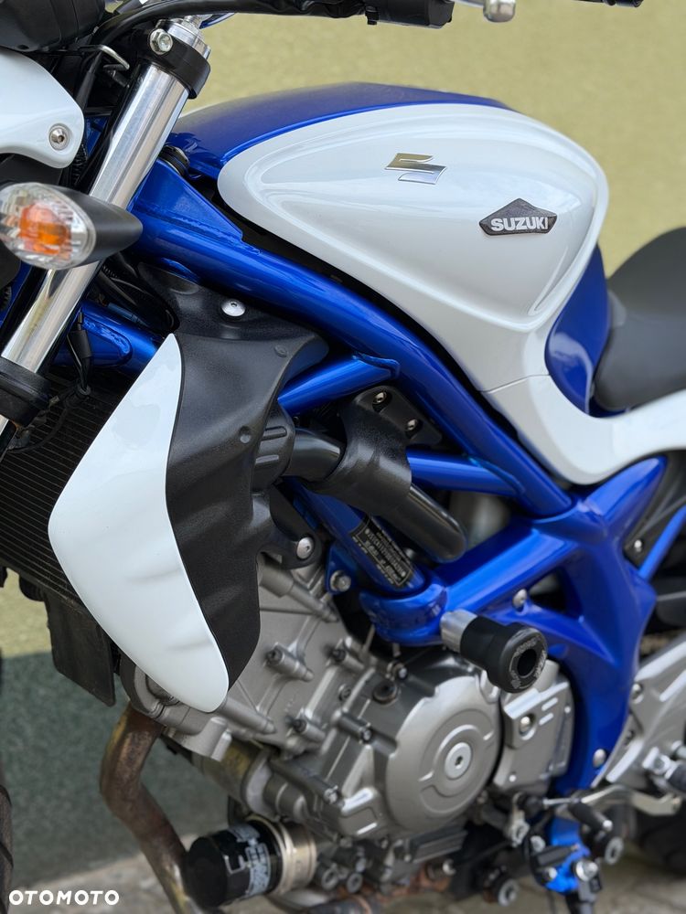 Suzuki Gladius - 30