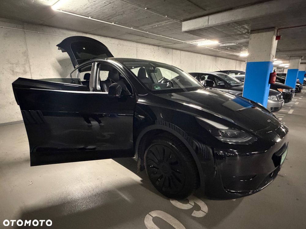 Tesla Model Y RWD - 10