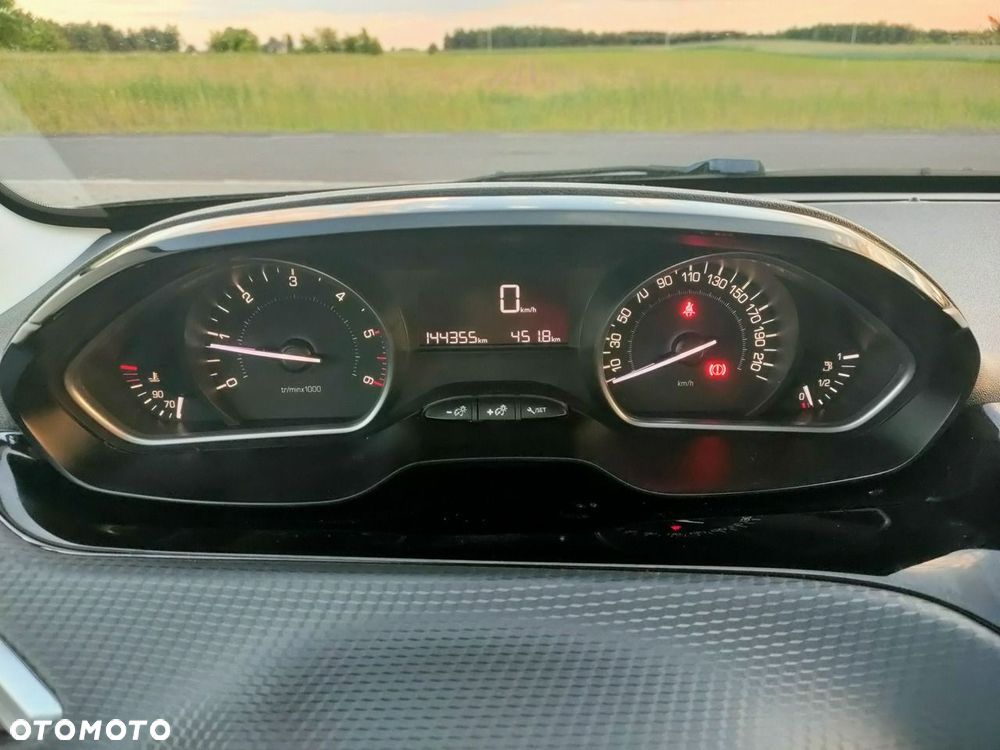 Peugeot 2008 1.6 BlueHDi Style - 24