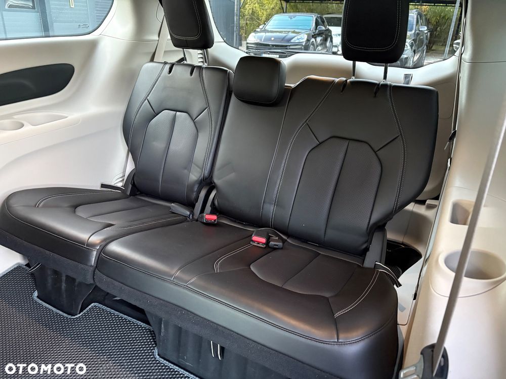Chrysler Pacifica - 18
