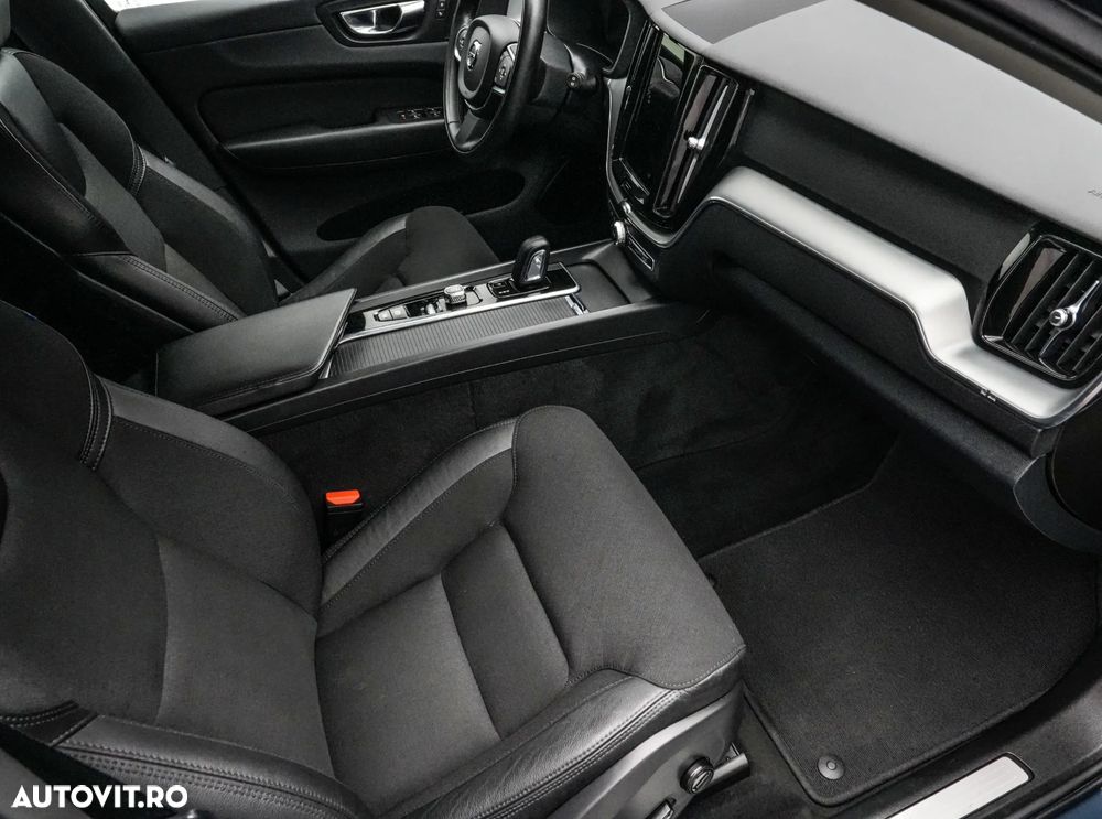 Volvo XC 60 B4 MHEV Momentum Pro - 12