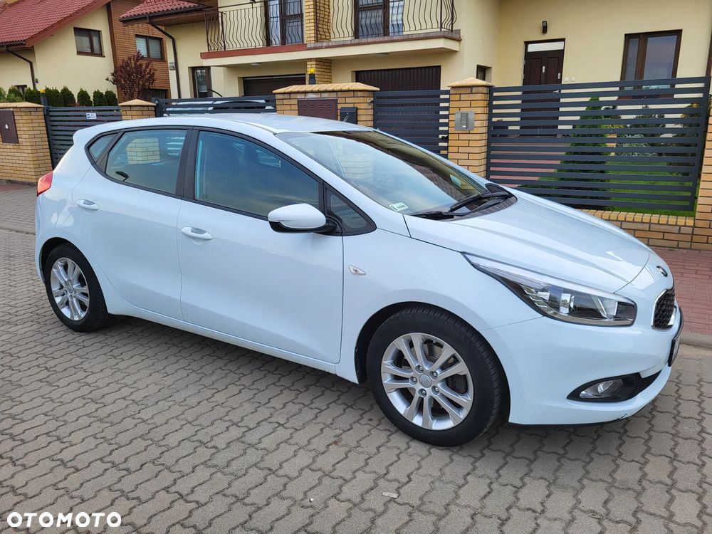 Kia Ceed - 11