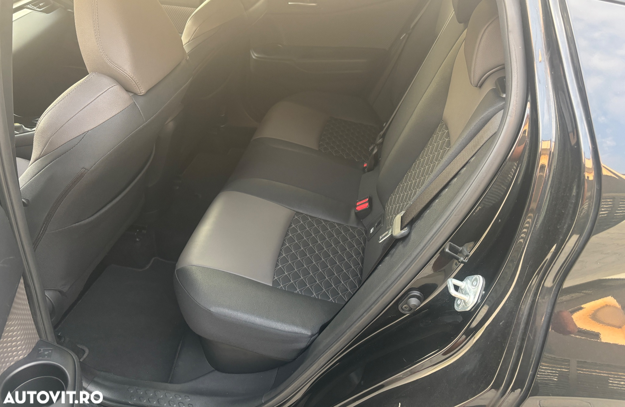 Toyota C-HR 2.0 Hybrid Lounge - 34