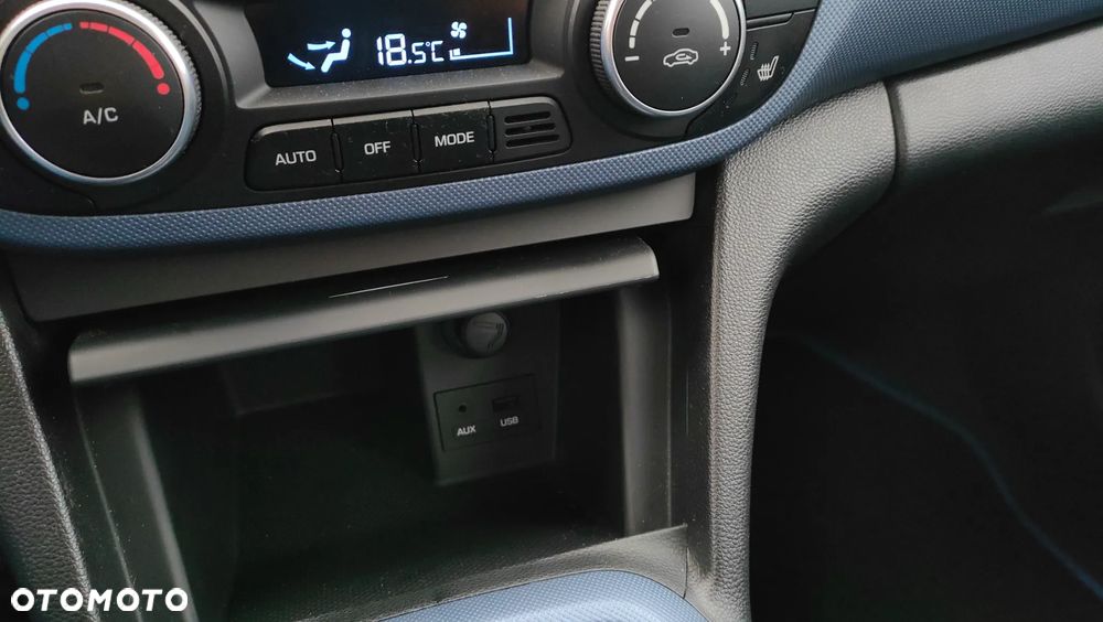 Hyundai i10 1.0 Fifa World Cup Edition - 22