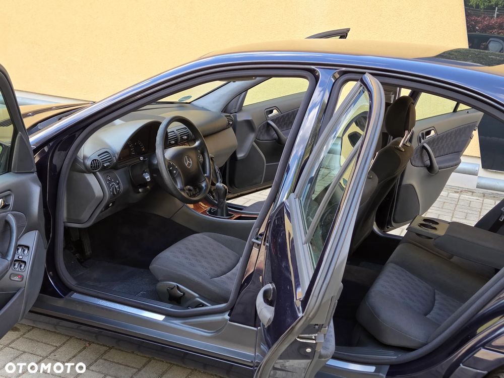 Mercedes-Benz Klasa C 200 CDI Classic - 26