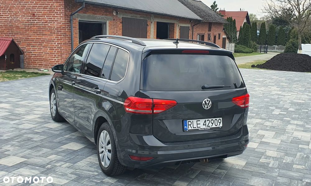 Volkswagen Touran - 11