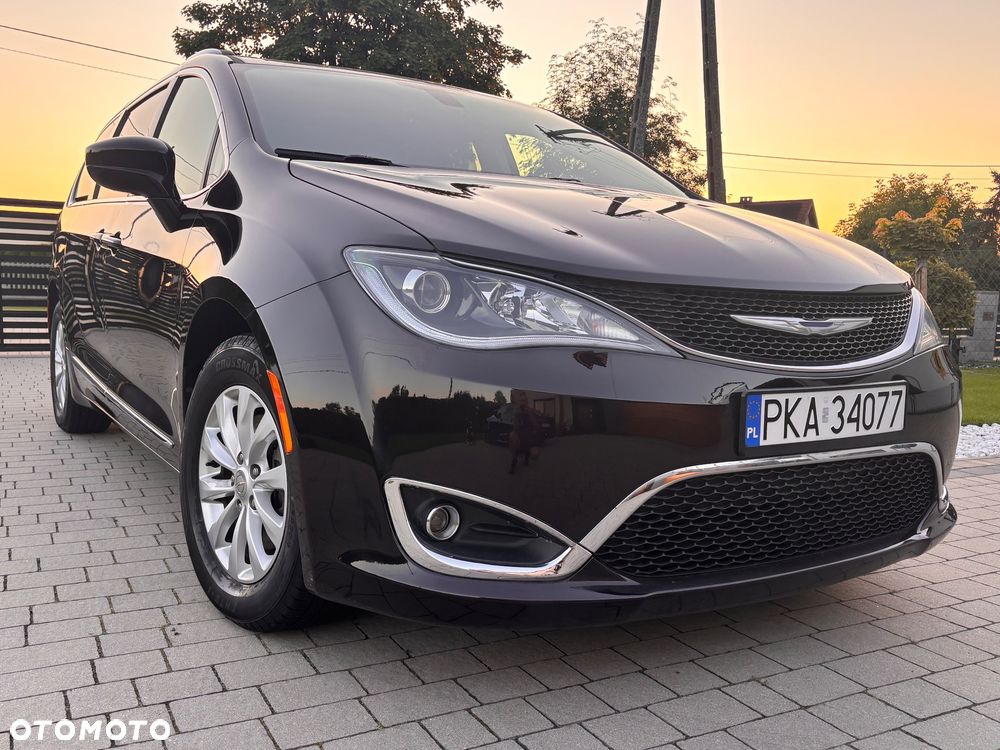 Chrysler Pacifica - 3