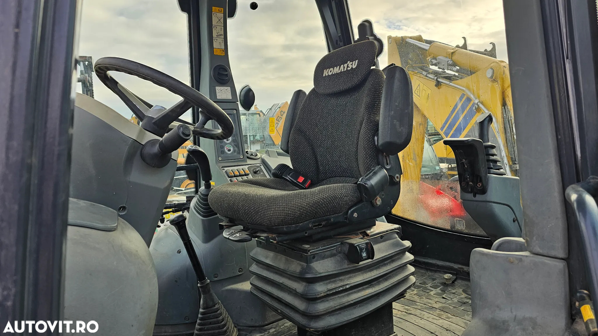 Komatsu WB 93 R Buldoexcavator - 3