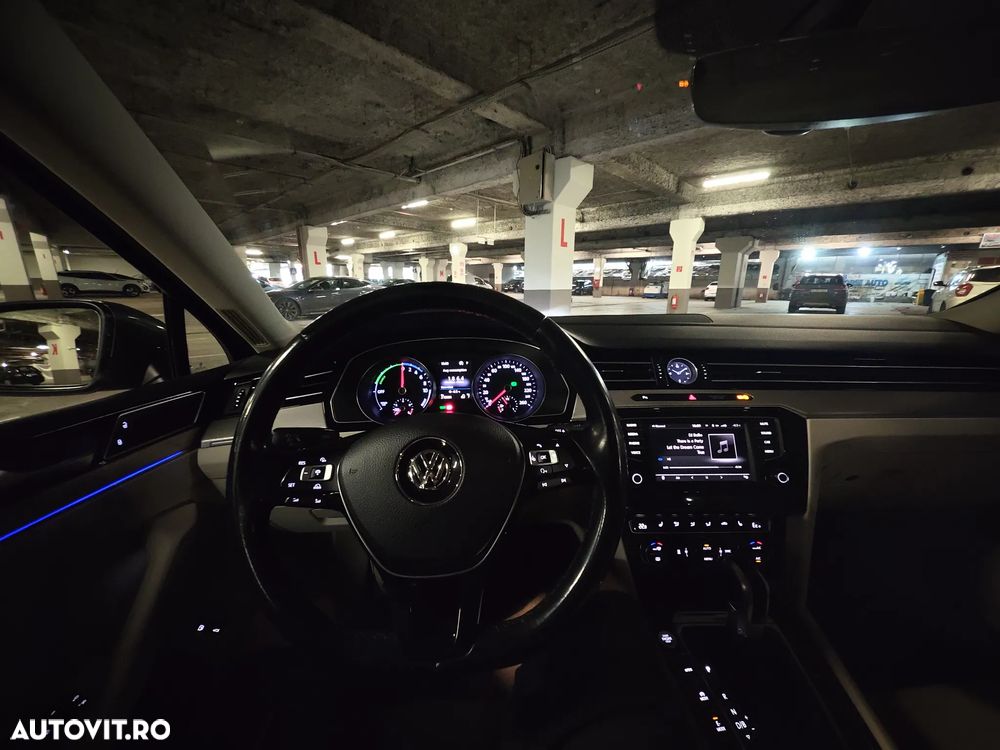 Volkswagen Passat - 17