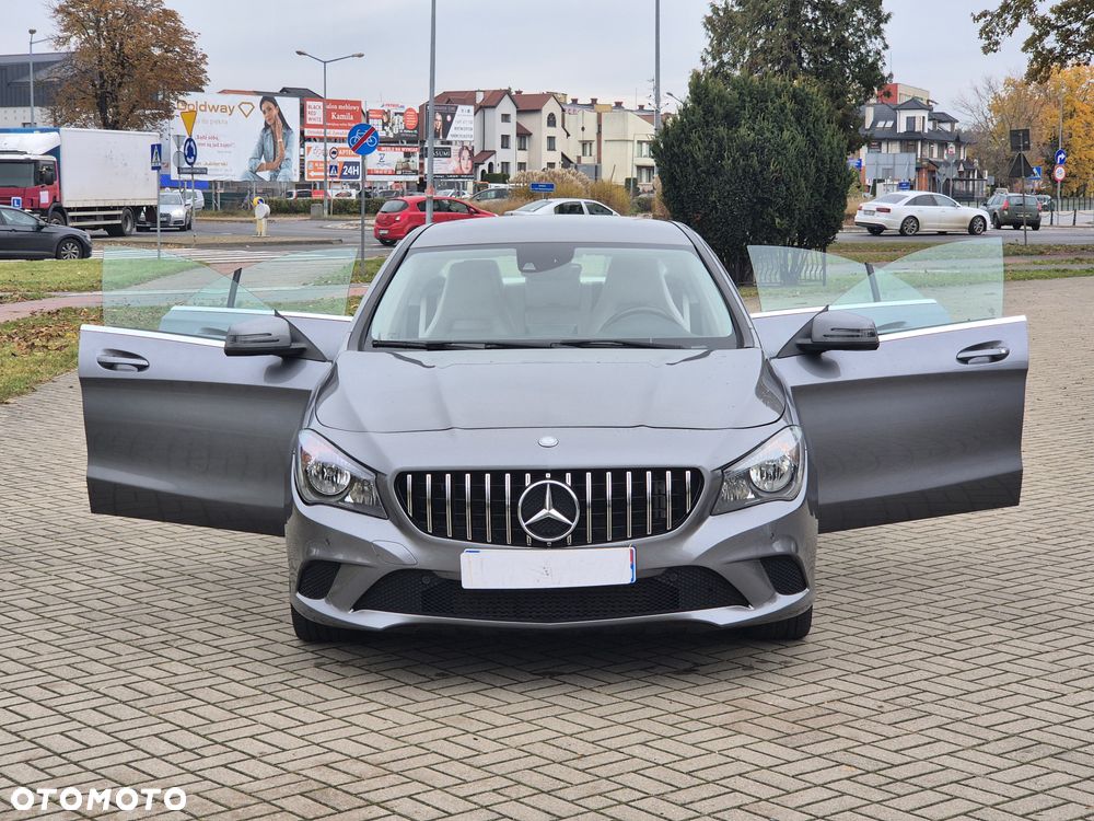 Mercedes-Benz CLA 200 7G-DCT UrbanStyle Edition - 13
