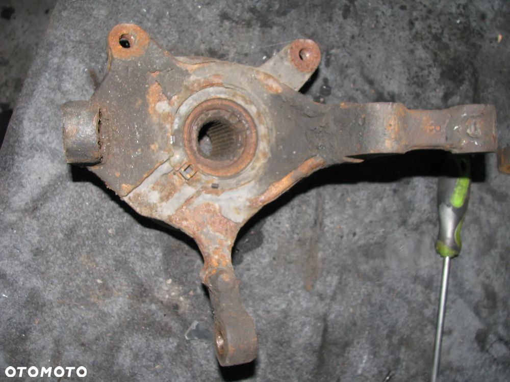 PIASTA ZWROTNICA PRAWY PRZÓD OPEL VIVARO A 1.9 CDTI - 2